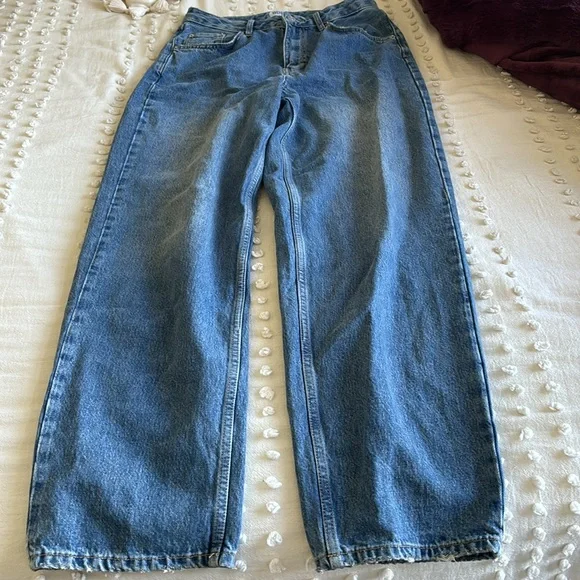 High-rise baggy jeans from urban outfitters - Picture 2 of 3